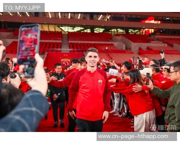 海港三连冠荣耀时刻上海海港足球俱乐部2025赛季总结会圆满召开